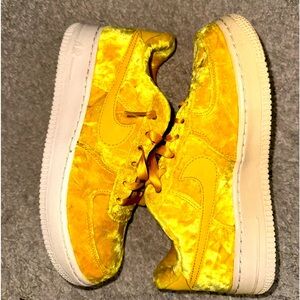 Nike Air Mineral Gold Velvet AF1 LV8